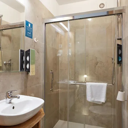 Batory Annex Hotel 2*