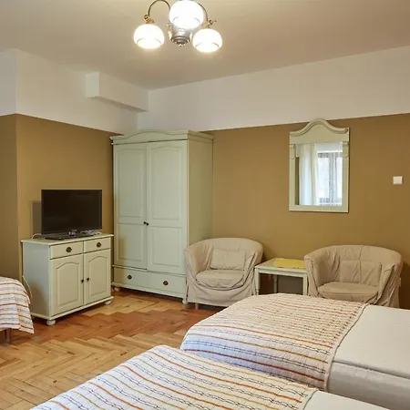 Batory Annex Hotel 2*