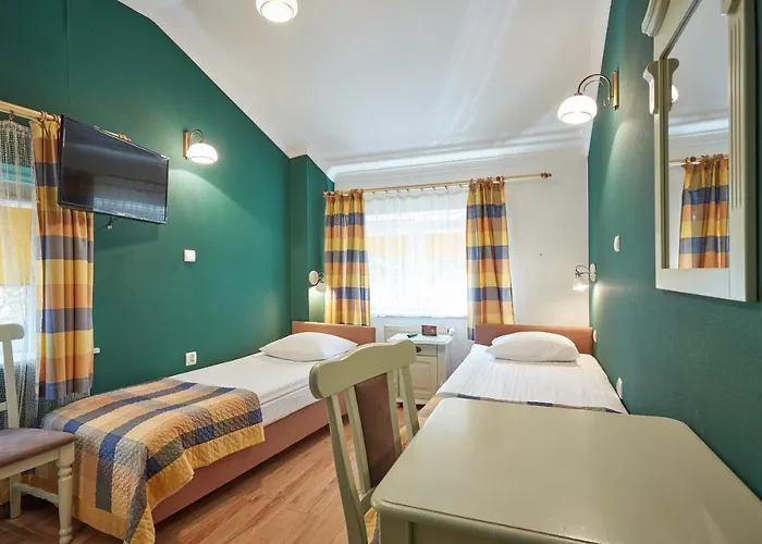 Batory Annex Hotel 2*