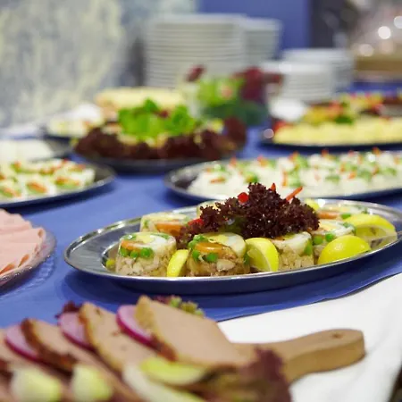 Batory Annex Hotel 2*