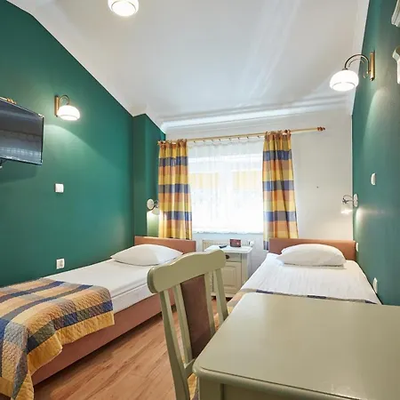 Batory Annex Hotel 2*